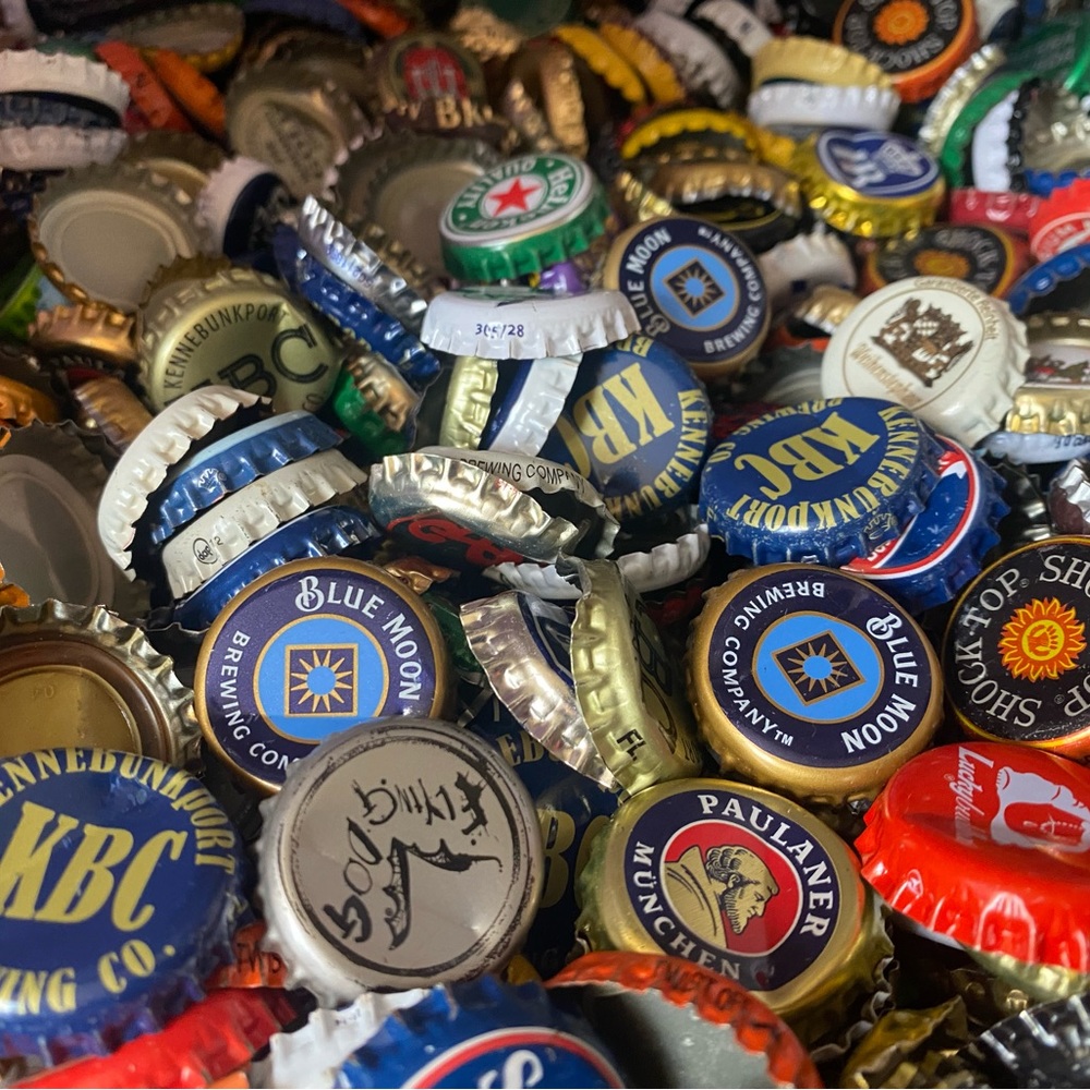 Multicolor beer bottle caps ~ 500 pieces.
